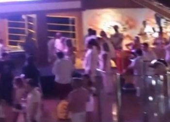 Ocupantes da embarcação Costa Diadema realizaram uma festa de réveillon, com aglomeração, mesmo após a Agência Nacional de Vigilância Sanitária (Anvisa) interromper as atividades não essenciais do cruzeiro, acometido por um surto de Covid-19.