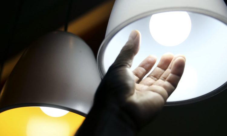 Conta de energia: como fica o custo para o consumidor até abril de 2022