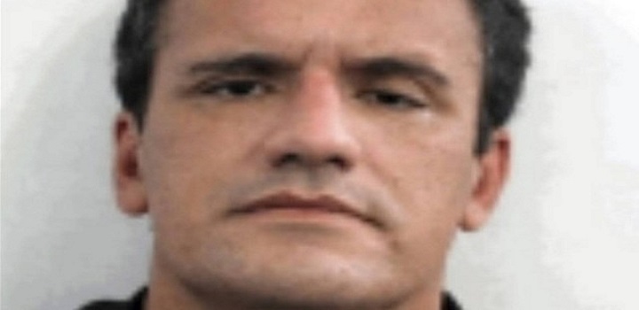 Emanoel Sérgio Simões da Silva, de 43 anos, é acusado de ter matado com machadadas na cabeça e uma facada no pescoço a vítima Bruno Monteiro