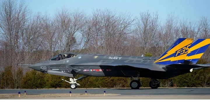 avião F35-C, avaliado em US$ 100 milhões, caiu no Mar da China Meridional após o que a Marinha descreve como um "acidente" ao decolar do porta-aviões USS Carl Vinson