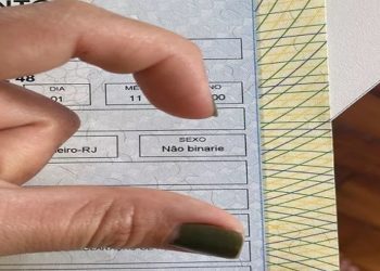 Passaram a ser incluídas em certidões de nascimento a definição de gênero "não binarie". Isso foi possível graças a decisões judiciais, que beneficiaram 47 pessoas com a nova identificação.