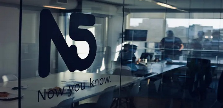 Pois a N5, empresa de softwares para fintechs e bancos, está oferecendo mais de 100 vagas de emprego em home office
