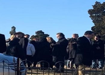 Olavo de Carvalho é enterrado nos EUA em funeral com Allan dos Santos e Ernesto Araújo