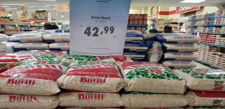 Depois de disparada nos preços, vendas de arroz estacionam e sobra estoque Preço do produto caiu 16% nos supermercados em 2021, mas ainda segue 46% acima do nível pré-pandemia