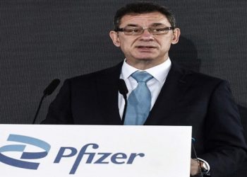 Albert Bourla afirmou que a farmacêutica já atua no desenvolvimento da versão atualizada do imunizante contra a Covid-19