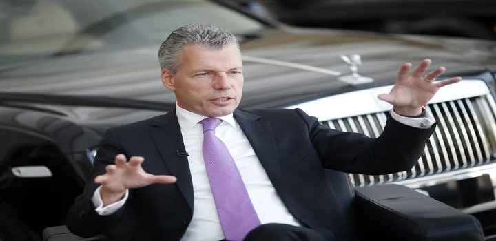 A perspectiva, e o medo, de morrer inesperadamente de COVID-19 pode fazer as pessoas pensarem "maravilhosamente" na chance de fazer alguma loucura, como a compra de um carro caro. Isso, é claro, de acordo com o executivo-chefe da Rolls-Royce,