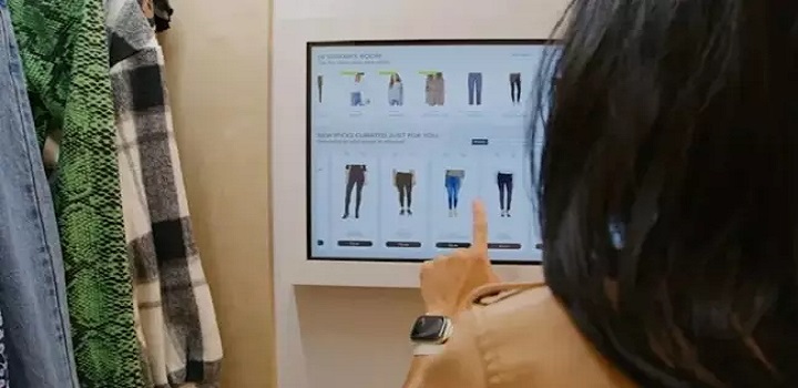 Amazon Style, primeira loja de roupas da Amazon, chega nos EUA ainda em 2022 e auxilia clientes através de app e de provador tech