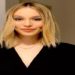 atriz francesa Andréa Furet , de 19 anos que, como sua personagem, também enfrentou a transição de gênero na vida real.