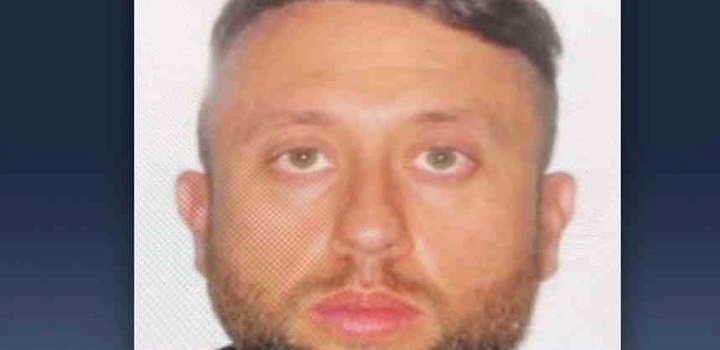 Anselmo, que era conhecido como “Magrelo”, foi alvo de vários disparos e faleceu no local. Seu braço direito e motorista, Antônio Corona Neto também morreu na hora