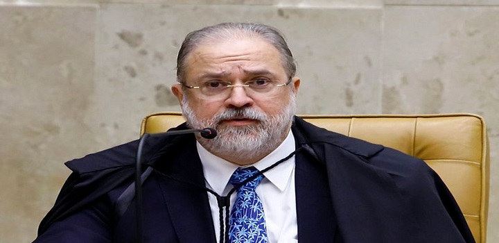 Após atos publicados pelo procurador-geral da República Augusto Aras em novembro e dezembro, 18 procuradores do Ministério Público Federal receberam pagamentos adicionais em seus contracheques de dezembro que inflaram seus salários a cifras superiores a R$ 400 mil brutos.