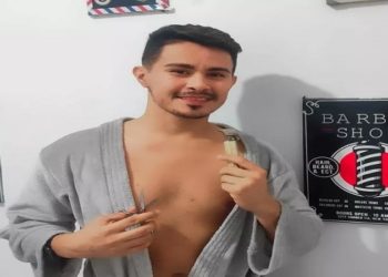 O desejo de poder conhecer uma praia de nudismo e a curiosidade sobre como seria oferecer serviços neste tipo de local foi o ponto de partida para que o cearense Rodney Araújo, 28 anos, criasse em Fortaleza uma barbearia definida por ele como "naturista"