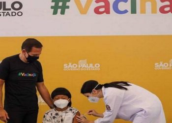 Covid-19: menino indígena, com deficiência motora, é a primeira criança vacinada no Brasil