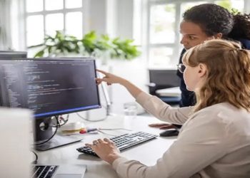 São 200 vagas oferecidas e, ao fim do curso, os estudantes terão acumulado considerável experiência prática no mercado de Tecnologia da Informação (TI) e poderão ser contratados pela consultoria Accenture ou pelo banco Itaú Unibanco.