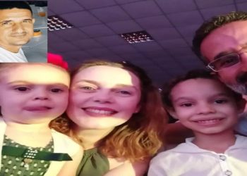 Os corpos de uma criança de 3 anos e de sua mãe foram encontrados, na tarde desta segunda-feira (10), ao lado do carro da família deles, que foi soterrado por um deslizamento de encosta