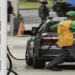 Preço médio do litro da gasolina fica abaixo de R$ 5 pela primeira vez desde fevereiro de 2021