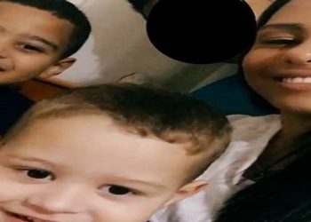 Duas crianças, de 6 e 3 anos, foram mortas a facadas pela própria mãe, nesta segunda-feira, em Guapimirim, na Baixada Fluminense. Segundo a polícia, Stephany Ferreira Peixoto, de 36 anos