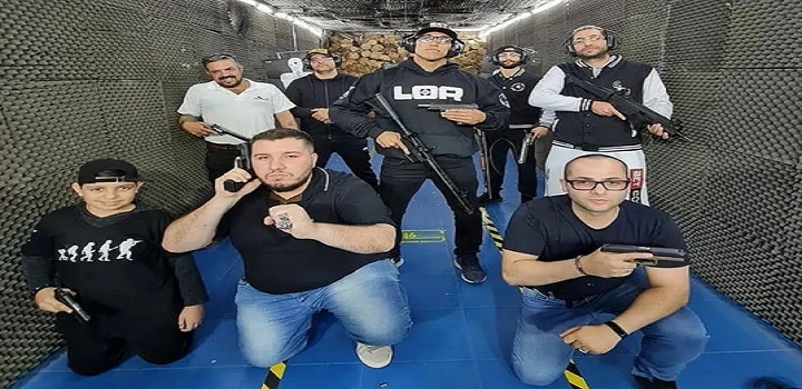 Mais do que um hobby, a prática do tiro no Brasil atual é um estilo de vida. Dados inéditos mostram que o universo armamentista teve um crescimento sem precedentes no último ano. Até novembro de 2021, o Exército concedeu 1.162 novos registros por dia a Caçadores, Atiradores e Colecionadores (CACs)