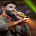 Empresário aproveita sucesso de celular 'vazado' em música de Gusttavo Lima para promover corrente solidária