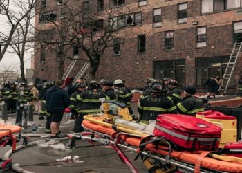 Ao menos 19 pessoas morreram, entre elas 9 crianças, e mais de 60 ficaram feridas após fogo em edifício no Bronx. Entre os feridos, 32 correm risco de vida; prefeito diz que este é 'um dos piores incêndios nos tempos modernos em NY'