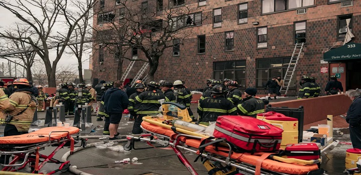 Ao menos 19 pessoas morreram, entre elas 9 crianças, e mais de 60 ficaram feridas após fogo em edifício no Bronx. Entre os feridos, 32 correm risco de vida; prefeito diz que este é 'um dos piores incêndios nos tempos modernos em NY'