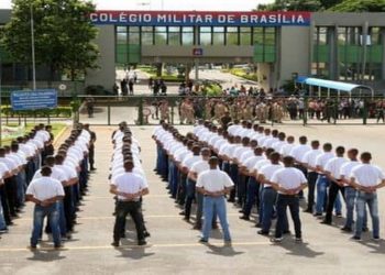 Um sargento do Exército, professor do Colégio Militar de Brasília, foi condenado a quatro anos e oito meses de prisão por assediar sexualmente uma aluna de 13 anos.