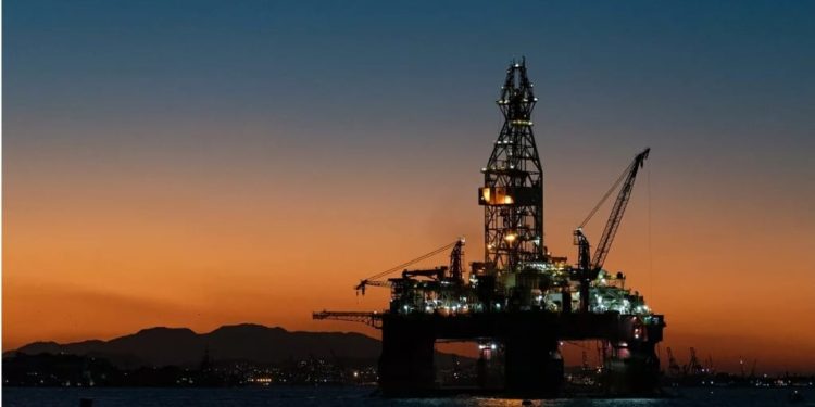 Cotação do petróleo: Opep+ quer reequilibrar preços em 2022