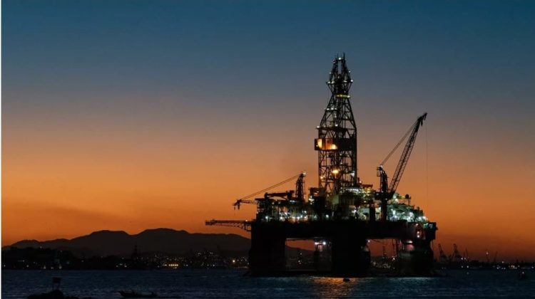 Cotação do petróleo: Opep+ quer reequilibrar preços em 2022