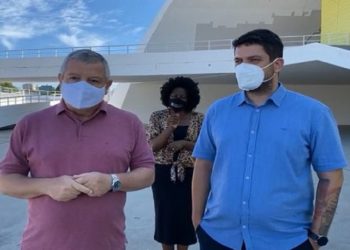 A Prefeitura de Niterói vai começar, na segunda-feira (17), a distribuição dos cartões para as quase 27 mil famílias que serão beneficiadas no programa Moeda Social Arariboia. A distribuição vai acontecer até o sábado (22),