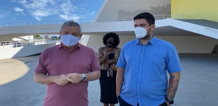A Prefeitura de Niterói vai começar, na segunda-feira (17), a distribuição dos cartões para as quase 27 mil famílias que serão beneficiadas no programa Moeda Social Arariboia. A distribuição vai acontecer até o sábado (22),