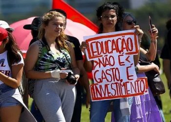 Os prefeitos avaliam entrar na Justiça para reverter o aumento do piso salarial dos professores