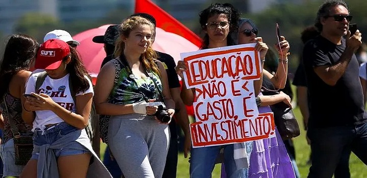 Os prefeitos avaliam entrar na Justiça para reverter o aumento do piso salarial dos professores
