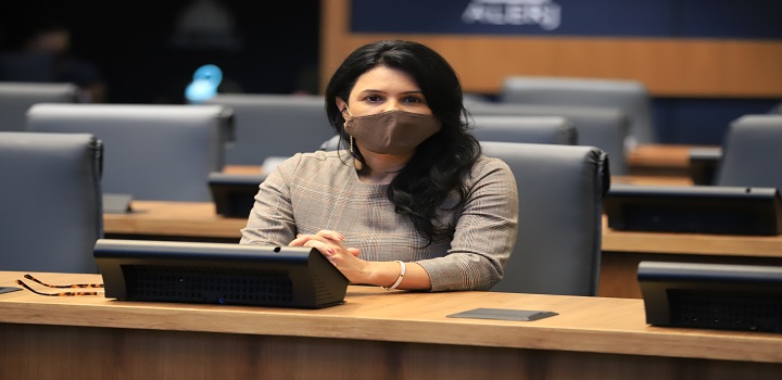 Deputados reagem contra passaporte vacinal de crianças* *_Márcio Labre ameaça ir à Justiça; Rosane Felix demostra preocupação com efeitos colaterais