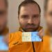 O brasileiro israelense Simcha Neumark, de 33 anos, foi o primeiro paciente de Covid-19 a receber a pílula da Pfizer contra a doença em Israel, o Paxlovid.
