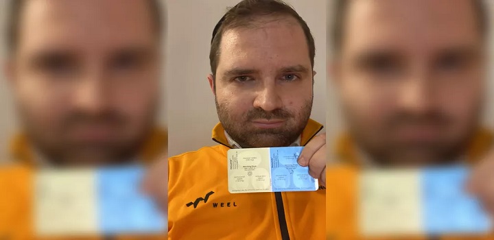 O brasileiro israelense Simcha Neumark, de 33 anos, foi o primeiro paciente de Covid-19 a receber a pílula da Pfizer contra a doença em Israel, o Paxlovid.