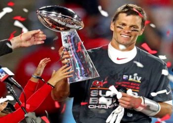 Tom Brady se aposenta aos 44 anos