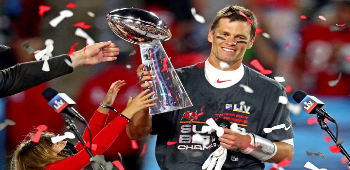 Tom Brady se aposenta aos 44 anos