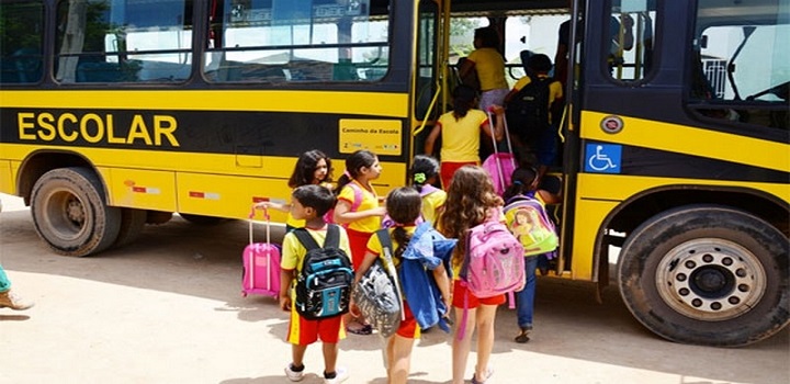 prazo para adequação da frota de transporte escolar estadual, conforme determina a Lei 8.081/18, fica ampliado para até o final de 2022. É o que determina a Lei 9.538/21, de autoria dos deputados Jair Bittencourt (PP) e Sérgio Fernandes (PDT), sancionada pelo governador Cláudio Castro e publicada no Diário Oficial desta segunda-feira (03/01).