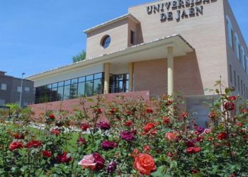Universidade na Espanha oferece 128 bolsas - e aceita nota do Enem Cinco das bolsas serão reservadas para alunos brasileiros que tenham realizado o Enem