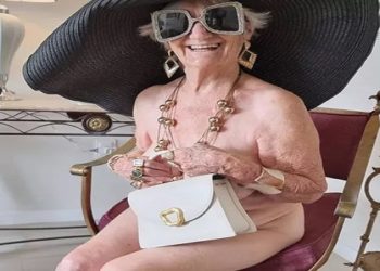 Vovó Izaura, de 80 anos, surpreendeu seus mais de 234 mil seguidores no Instagram com uma foto nua nesta sexta-feira (28).