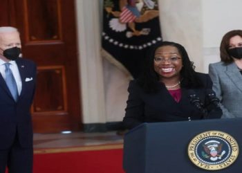 O presidente dos Estados Unidos, Joe Biden, nomeou nesta sexta-feira a juíza de apelações Ketanji Brown Jackson para ser a primeira mulher negra na Suprema Corte dos Estados Unidos
