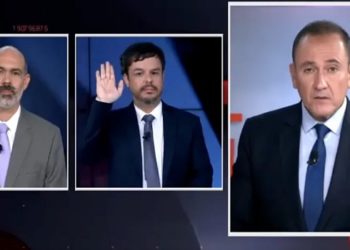 ADRILLES JORGE FAZ SAUDAÇÃO NAZISTA