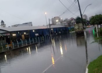 Ruas alagadas em Campos-RJ: Chuvas provocam inundações no Norte e Noroeste Fluminense