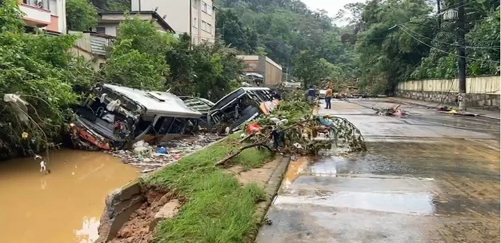 MORTOS PELAS CHUVAS EM PETRÓPOLIS