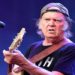 A cruzada de Neil Young contra o Spotify não é novidade para o músico O cantor e compositor canadense tem uma longa tradição de enfrentar os poderosos - e conseguir fazer sua mensagem reverberar