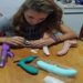 "Se você tem um vibrador e ele parou de funcionar, antes de jogar fora ou comprar um novo, fale comigo!" Foi com este anúncio que a servidora pública Bruna Franquini, de 32 anos, passou a divulgar em São Carlos (SP)