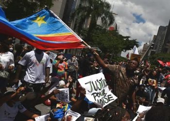 migrantes africanos reunidos em manifestação por justiça à morte de Moïse Kabagambe reclamavam da xenofobia associada ao racismo vivida no Bras