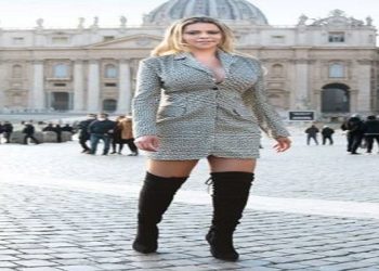 Influencer diz ter sido expulsa do Vaticano