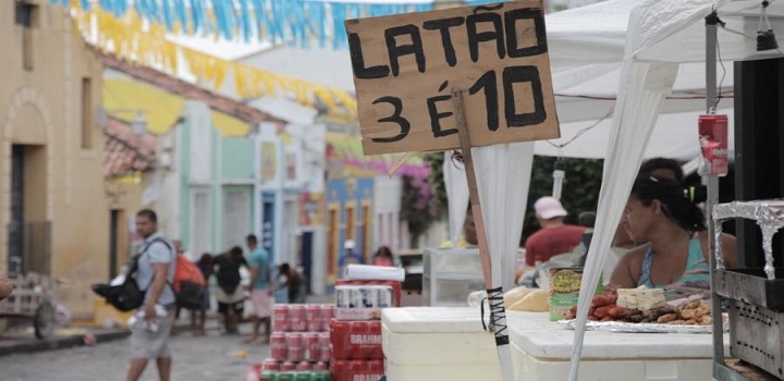Com o avanço da variante Ômicron pelo País e as incertezas sobre a realização da festa, as companhias do setor de bebidas alcoólicas precisaram repensar suas campanhas e até postergar a publicidade.