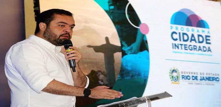 Comentarista da CBN diz que Cláudio Castro foi à Petrópolis "fazer fingimento"