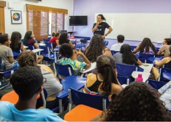 O novo ensino médio começa a ser implementado oficialmente este ano nas escolas brasileiras públicas e privadas.
